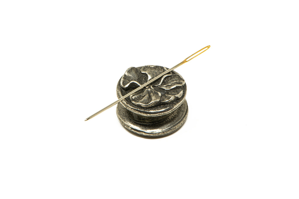 Button and rose needle minder