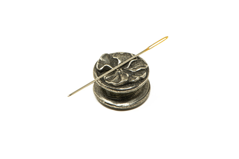 Button and rose needle minder